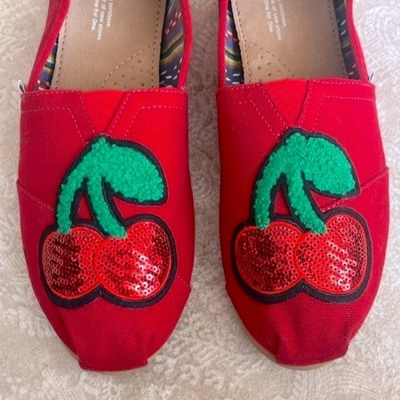 Brand New Toms Custom Cherry Red Sequin Sparkly Casual Slip On Shoes Flats - Picture 3 of 15
